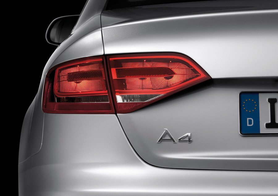 💫 ART.6172 Fanali posteriori LED rosso fume adatti per Audi A4 B8 Berlina 2008–2011 💫