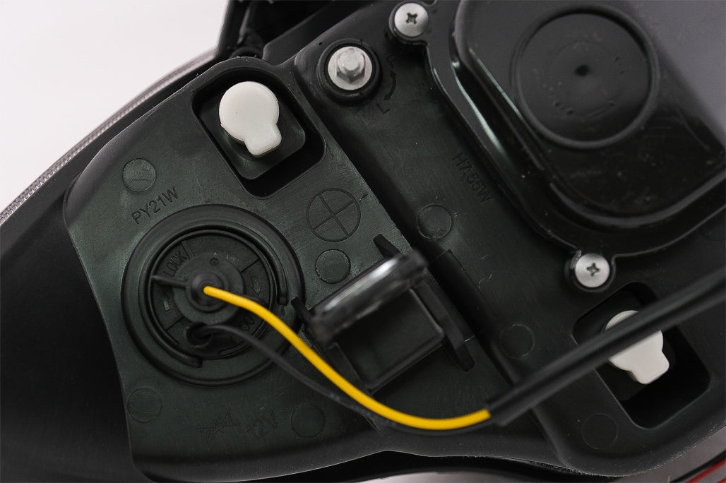 Angel Eyes Fari adatti per BMW Serie 1 E81 E82 E87 E88 (2004-2011) Nero