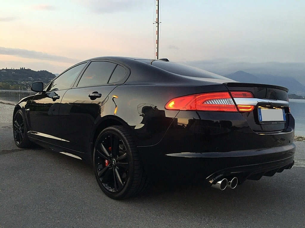 Kit carrozzeria completo adatto per JAGUAR XF X250 Facelift (2012-2016) XFR-S Design