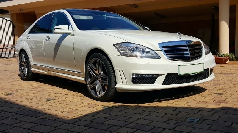 Front Bumper with Center Grille suitable for Mercedes S-Class W221 