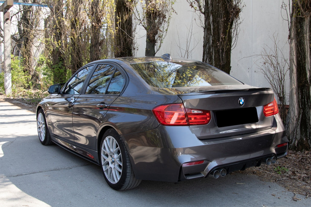 Paraurti anteriore adatto per BMW Serie 3 F30 F31 (2011-2019) con Fendinebbia