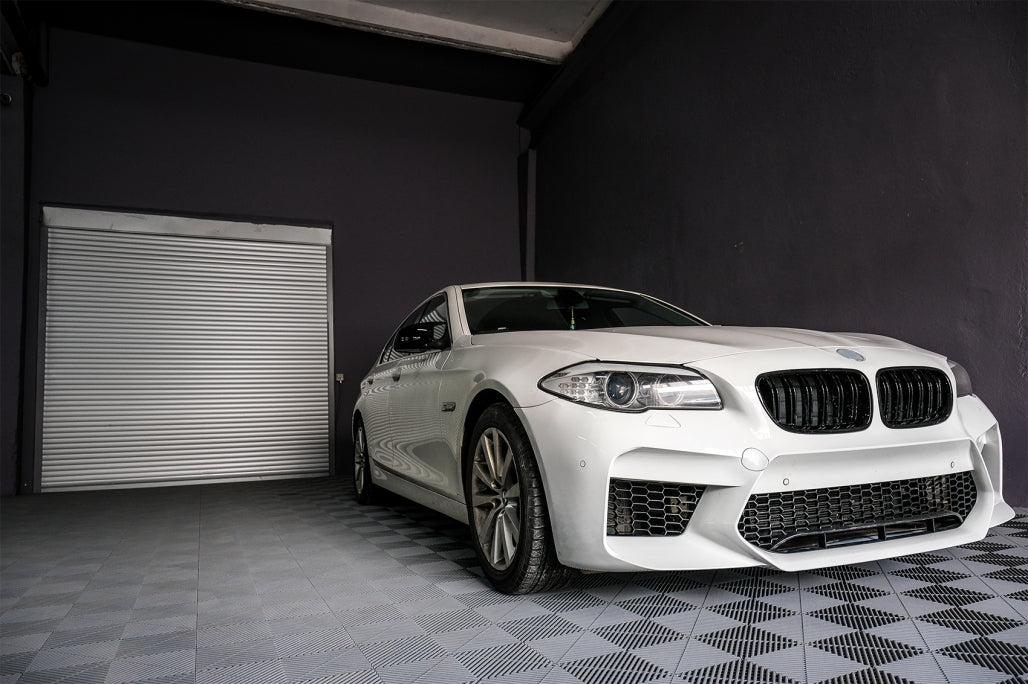 Paraurti anteriore con griglie centrali adatto per BMW Serie 5 F10 F11 2011-2017