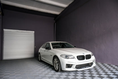 Paraurti anteriore con griglie centrali adatto per BMW Serie 5 F10 F11 2011-2017