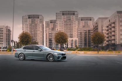 Paraurti anteriore con griglie centrali adatto per BMW Serie 5 F10 F11 2011-2017