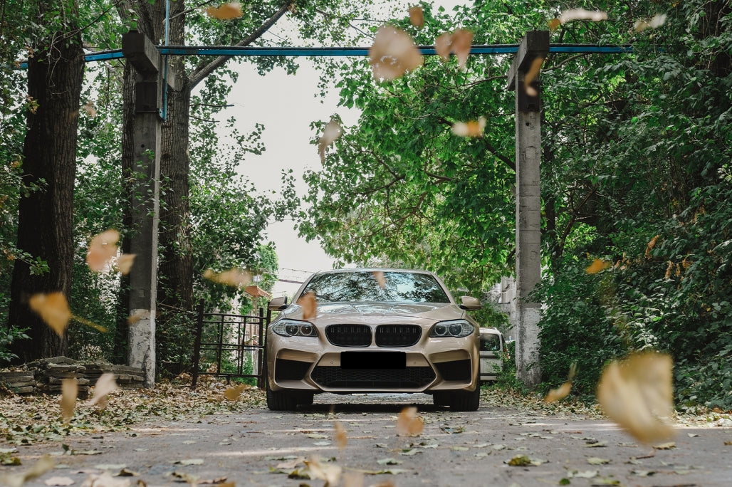 Paraurti anteriore con griglie centrali adatto per BMW Serie 5 F10 F11 2011-2017
