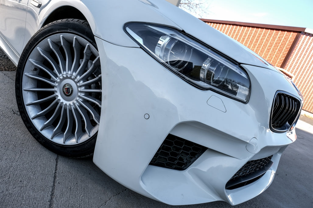 Paraurti anteriore con griglie centrali adatte per BMW Serie 5 F10 F11 2011-2017