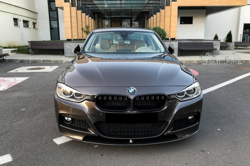 Paraurti anteriore con fendinebbia e proiettori adatto per BMW Serie 3 2011-2019