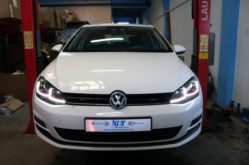 Paraurti anteriore con fari a LED  rosse adatte per VW Golf VII 7 5G (2013-2017)