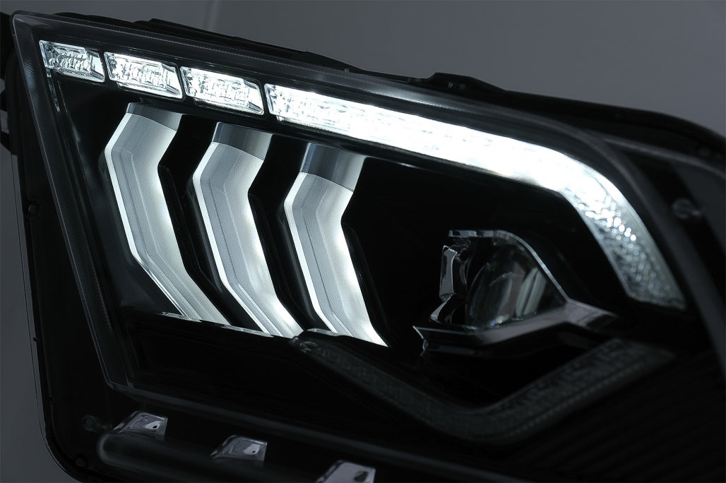 Fari Full LED adatti per Ford Mustang V (2010-2014) con luce di svolta