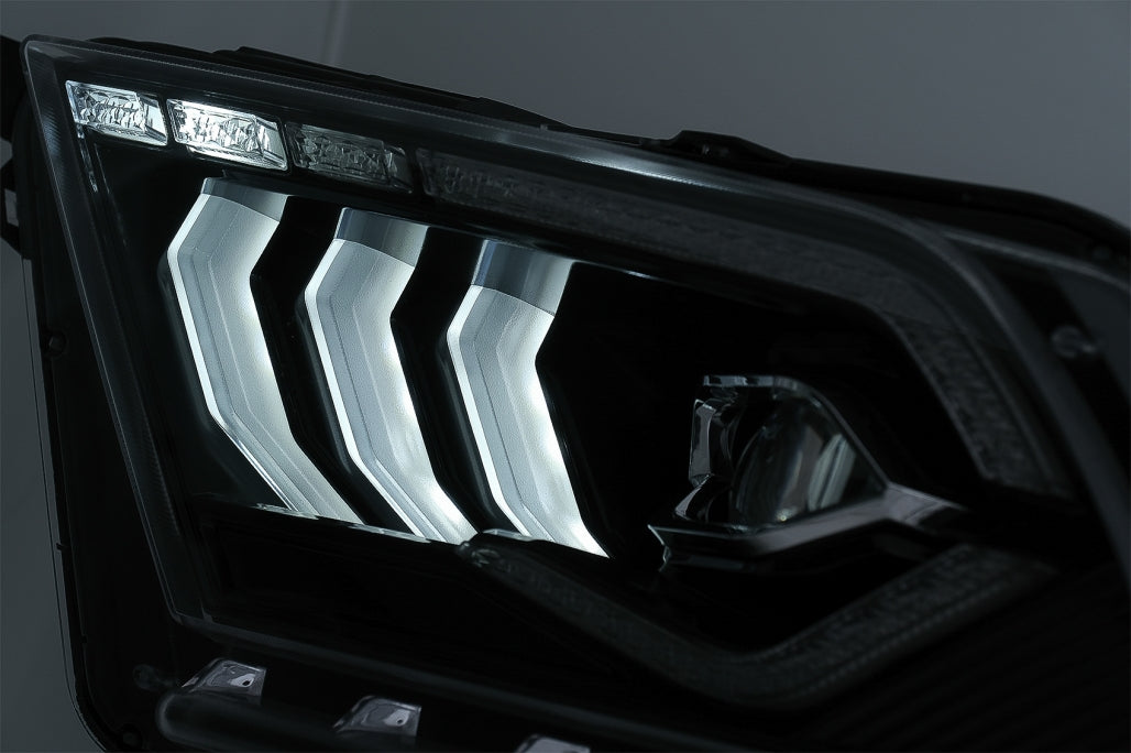 Fari Full LED adatti per Ford Mustang V (2010-2014) con luce di svolta