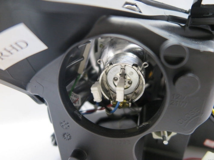 Fari anteriori DRL Indicatori di direzione adatti per LEXUS IS XE20 (2006-2013)