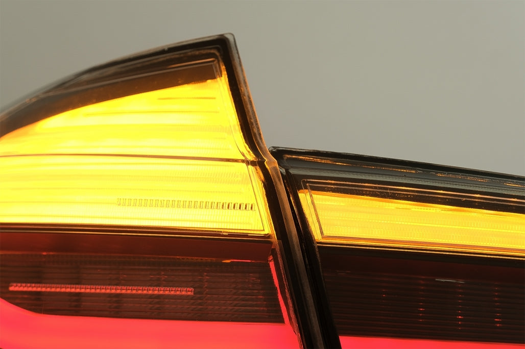 Fanali posteriori a LED M Look Black Line adatti per BMW Serie 3 F30 Pre LCI e LCI (2011-2019) Conversione fumo rosso in design LCI con luce di svolta sequenziale dinamica