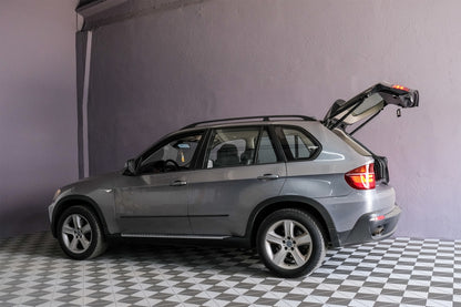 Fanali posteriori a LED adatti per BMW X5 E70 (2007-2010) Light Bar LCI Facelift Design