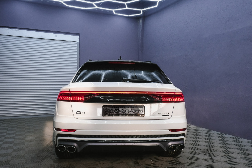 Spoiler posteriore Mantovana Diffusore Doppia Uscita adatto per Audi Q8 (2018-)