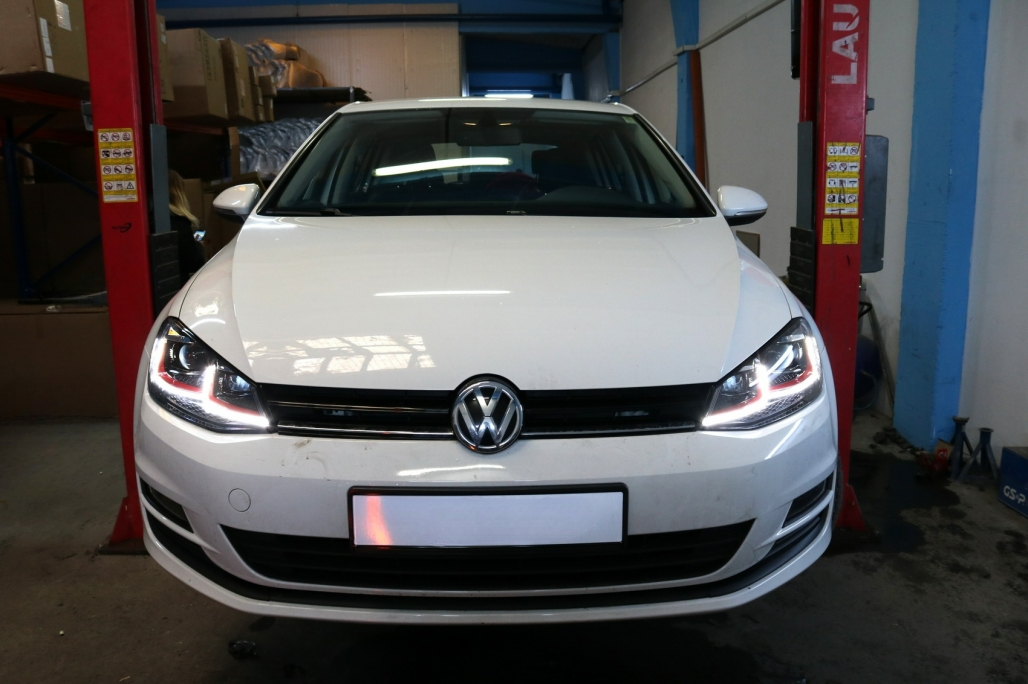 Fari a LED con guida a destra adatti per VW Golf 7 VII (2012-2017) Facelift G7.5 GTI Look Luci di svolta dinamiche sequenziali