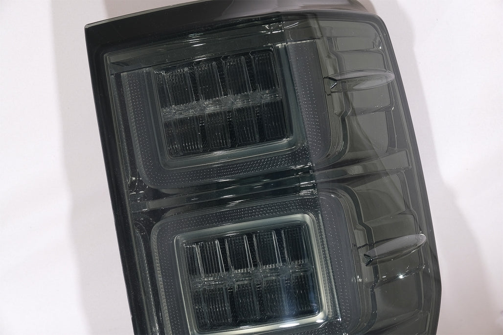 Fanali posteriori a LED adatti per Ford Ranger (2012-2018) con Indicatori di direzione dinamici sequenziali fumé