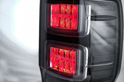 Fanali posteriori a LED adatti per Ford Ranger (2012-2018) con Indicatori di direzione dinamici sequenziali fumé