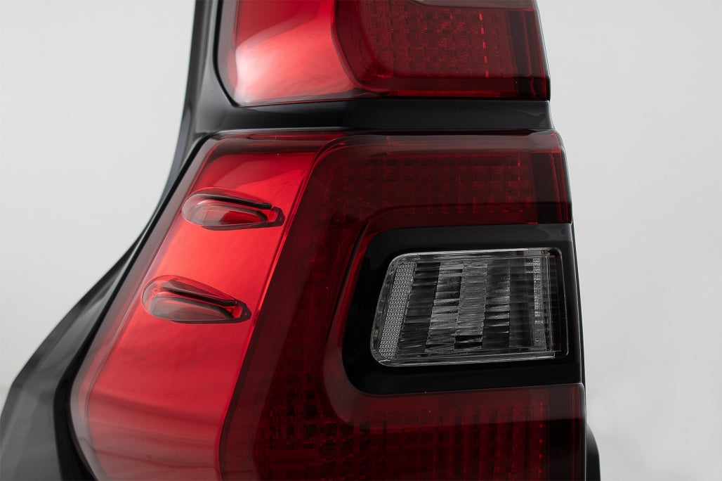 Fanali posteriori a LED adatti per Toyota Land Cruiser FJ150 Prado (2010-2018) Barra luminosa trasparente rossa (2018+) Design