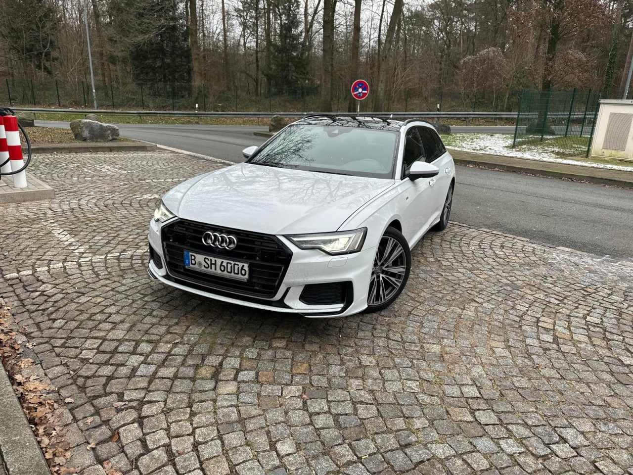 SPLITTER ANTERIORE COMPATIBILE PER AUDI RS6 C8 2019+
