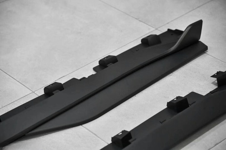 ART.3303 Minigonne laterali – Stile GT500 FORD MUSTANG 15-23