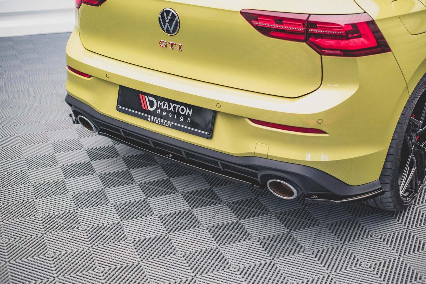 SPLITTER POSTERIORE CENTRALE ADATTO PER VOLKSWAGEN GOLF 8 GTI CLUBSPORT 2020