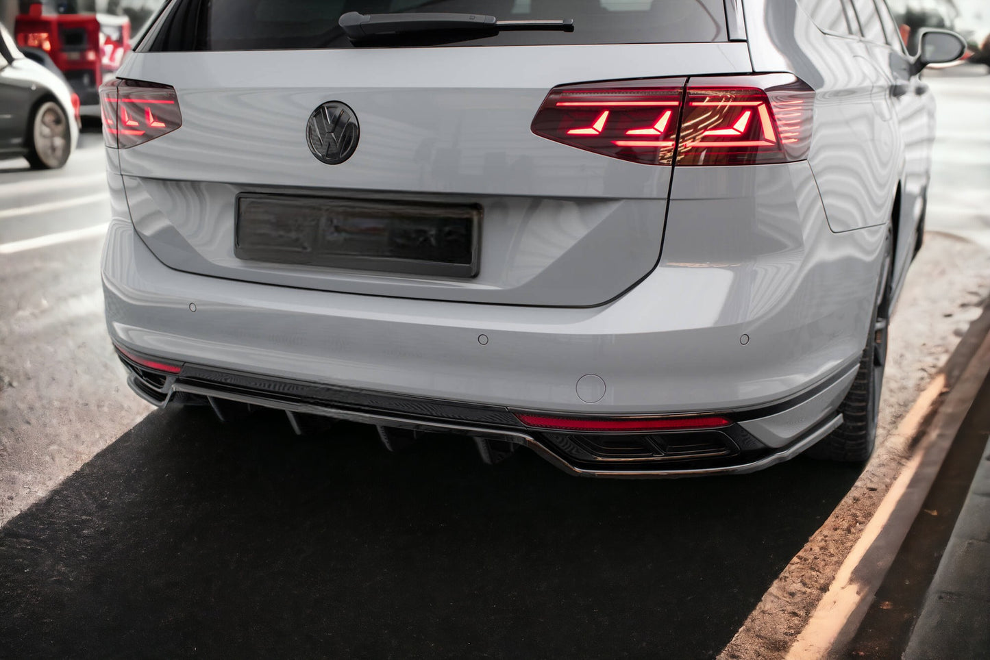 REAR CENTRAL SPLITTER (WITH VERTICAL BARS) VOLKSWAGEN PASSAT R-LINE B8 