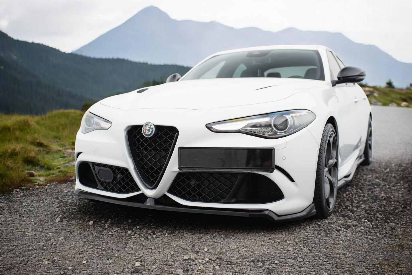 🔥Front Splitter Alfa Romeo Giulia Quadrifoglio 🔥