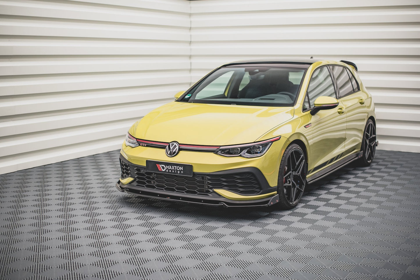 SPLITTER ANTERIORE V.1 + FLAPS ADATTI PER VOLKSWAGEN GOLF 8 GTI CLUBSPORT 2020