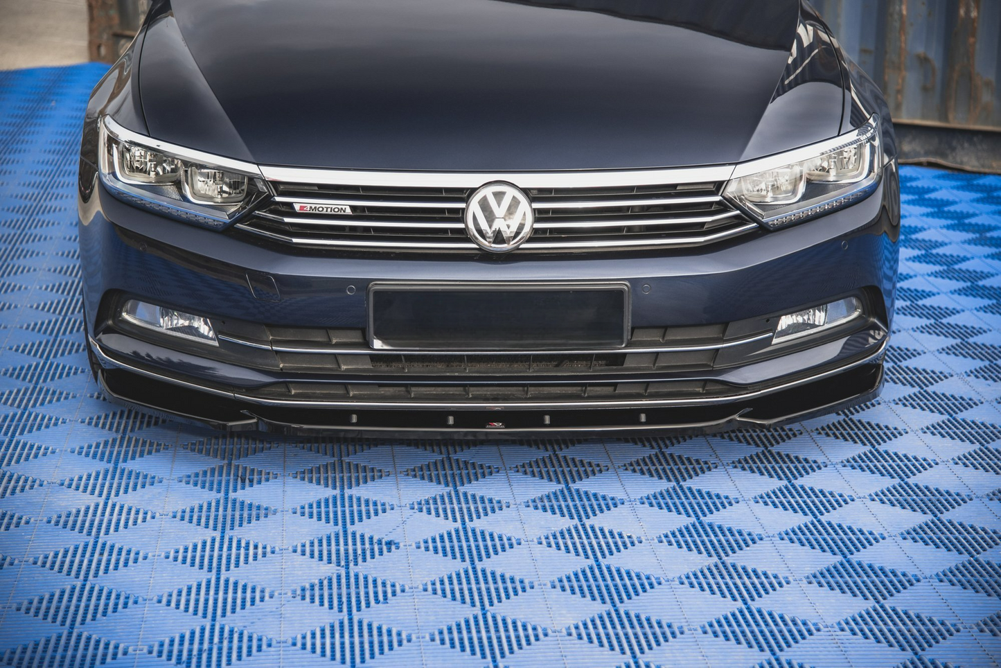 Passat B8 Max V1 Labbro Anteriore Piano Nero Vuoto Plastica / 2014 - 2019