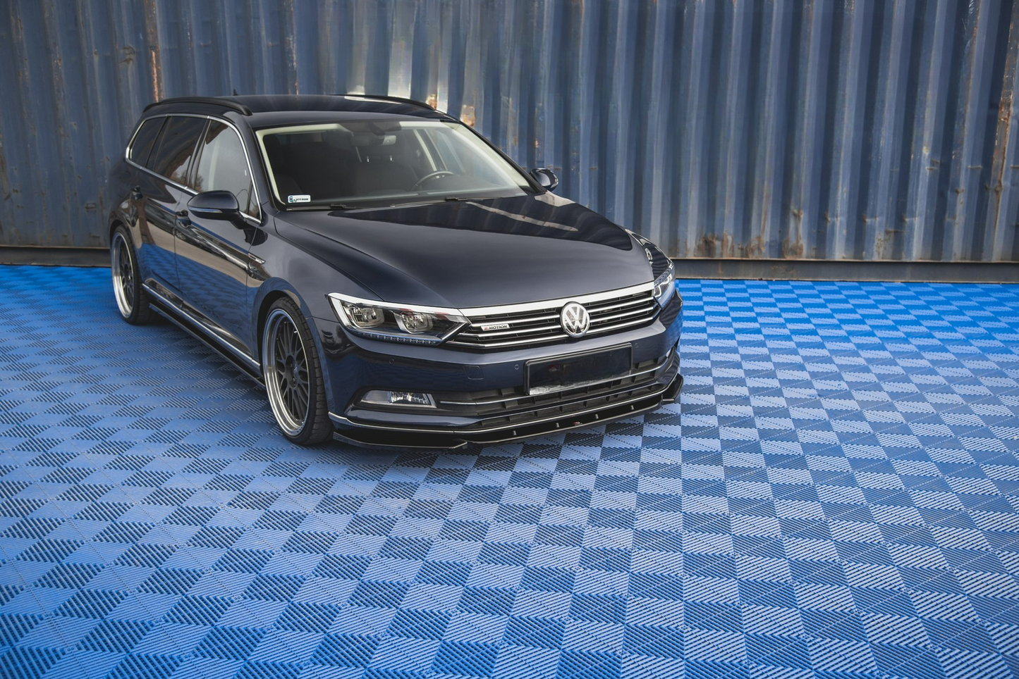 Passat B8 Max V1 Labbro Anteriore Piano Nero Vuoto Plastica / 2014 - 2019