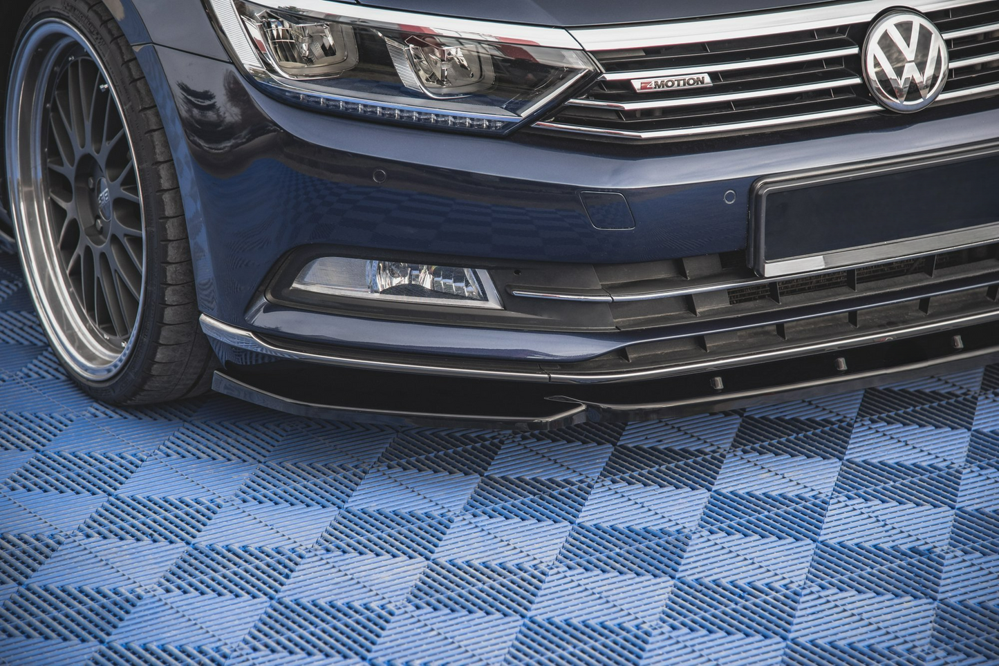 Passat B8 Max V1 Labbro Anteriore Piano Nero Vuoto Plastica / 2014 - 2019