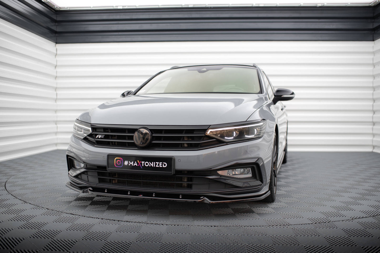 SPLITTER ANTERIORE V.1 adatto per VOLKSWAGEN PASSAT R-LINE B8 FACELIFT 2019-2023