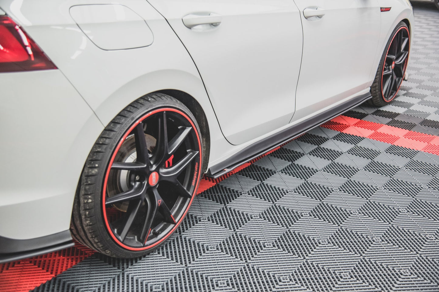 MINIGONNE LATERALI RACING DURABILITY ADATTE PER VOLKSWAGEN GOLF 8 GTI / GTI CLUBSPORT / R-LINE