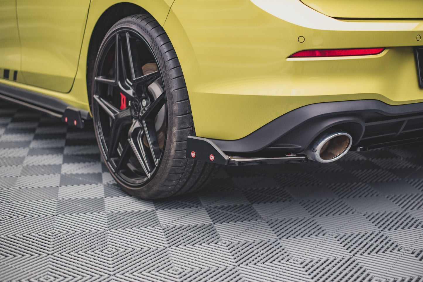 SPLITTER LATERALI POSTERIORI V.1 + FLAPS ADATTI PER VOLKSWAGEN GOLF 8 GTI CLUBSPORT 2020