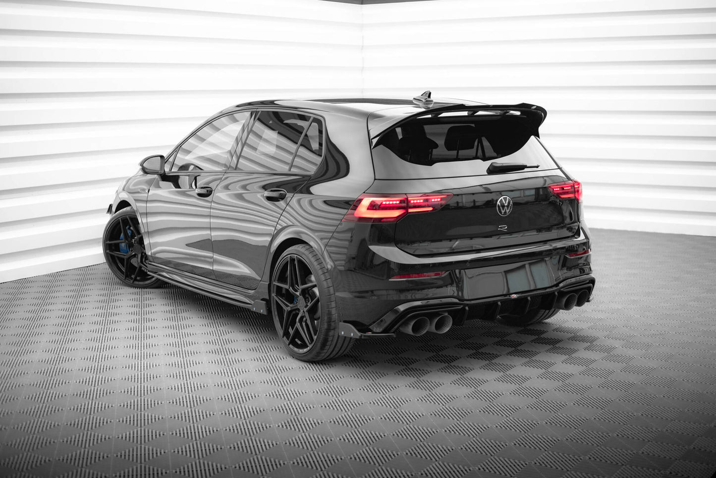 SPLITTER LATERALI POSTERIORI V.6 + FLAPS ADATTI PER VOLKSWAGEN GOLF R MK8 2020-