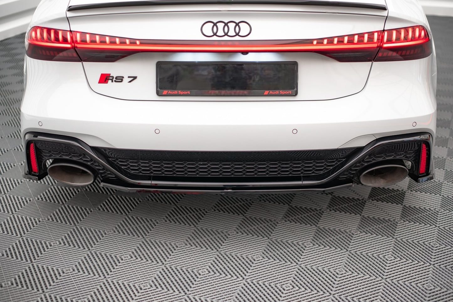 😎Rear Splitter Suitable For Audi RS7 C8😎