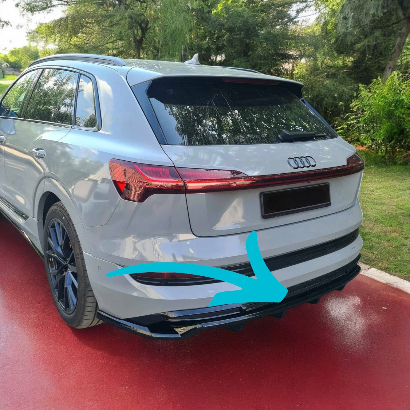 🤩Splitter posteriore (con barre verticali) adatto per Audi e-Tron S-Line🤩
