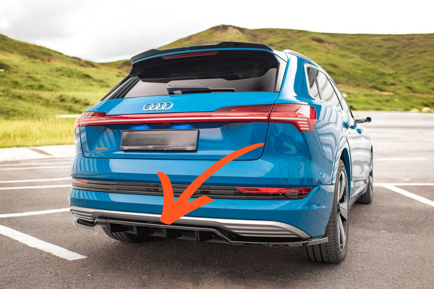 🔥Rear splitter (with vertical bars) Suitable for Audi e-tron🔥