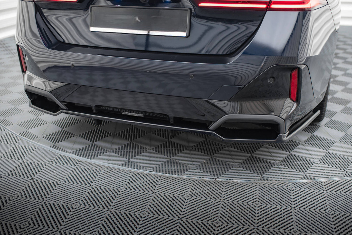 ⭐Splitter posteriore (con barre verticali) V.2 BMW 5 / i5 M-Pack G60⭐