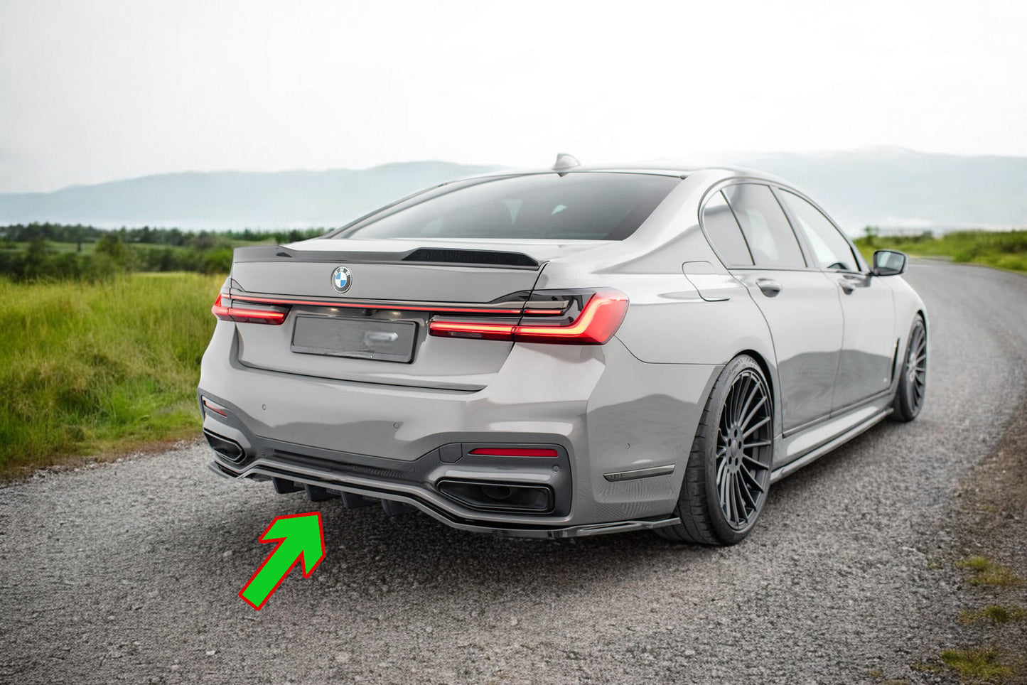 ✨Splitter posteriore (con barre verticali) V.2 BMW 7 M-Pack G11 / G12 Facelift✨