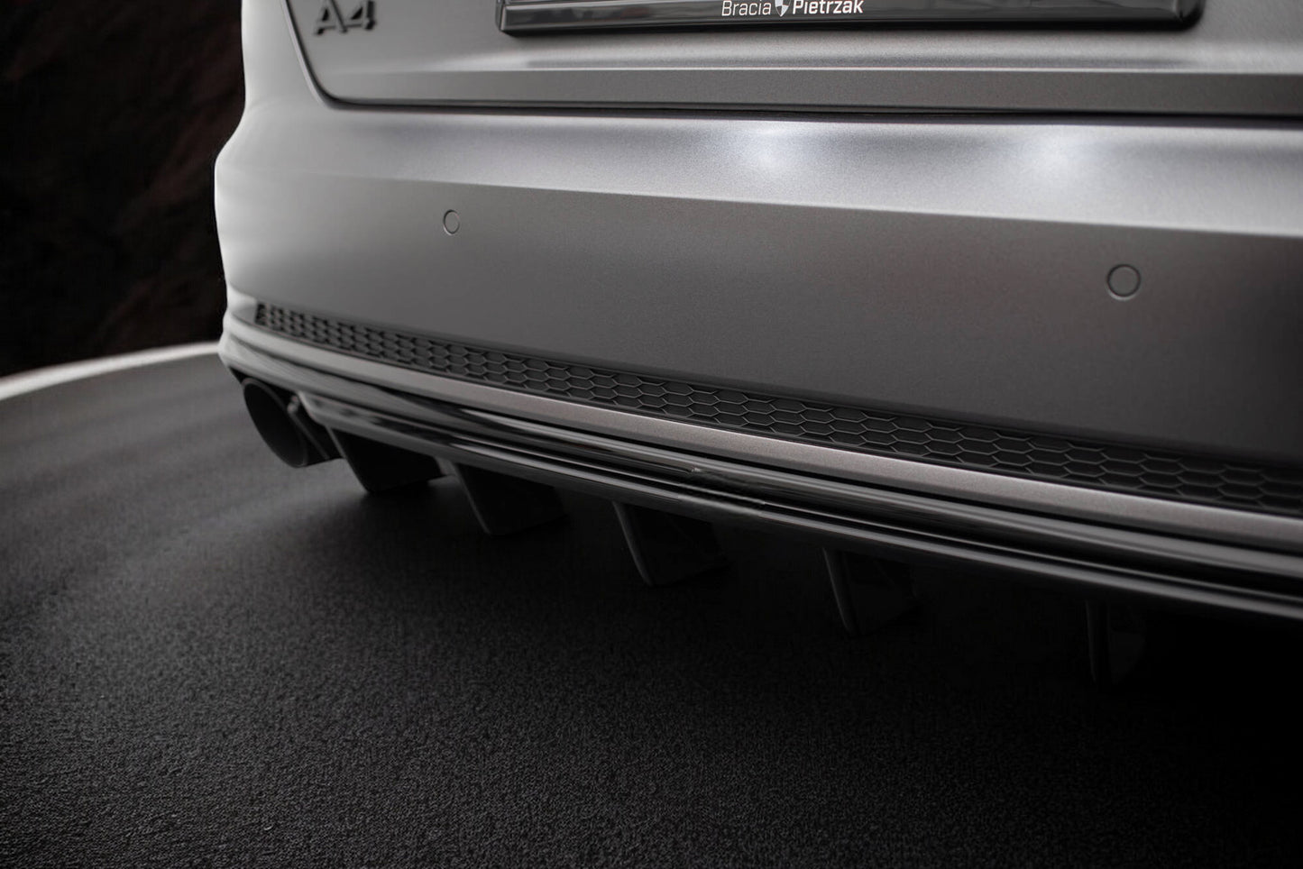 🔥Mantovana posteriore Audi A4 B9 (Versione con terminali di scarico singoli)🔥