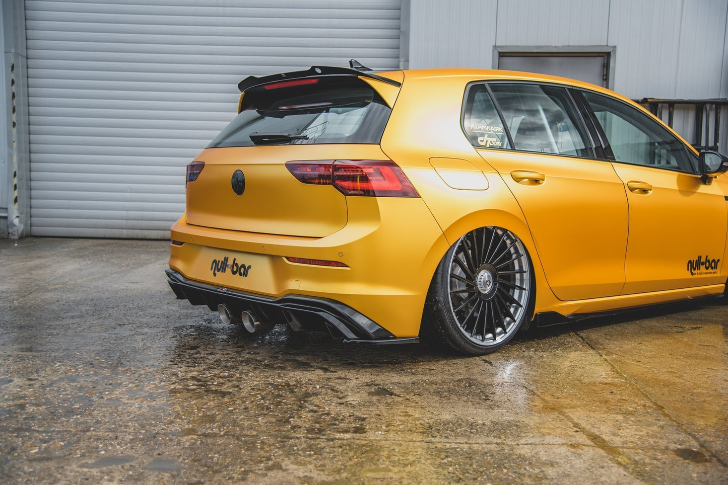 DIFFUSORE POSTERIORE (R32 LOOK) CON SCARICO adatti per VW GOLF 8 2019