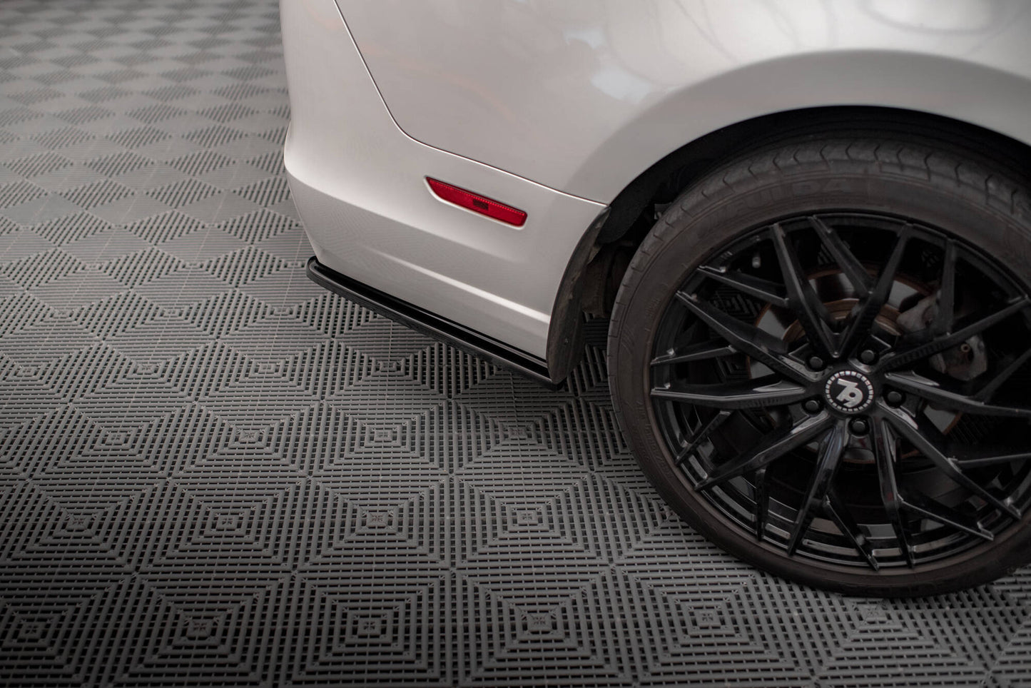 SPLITTER SUITABLE FOR VW GOLF 8 GTI GTD RLINE LOOK GLOSSY BLACK SPORTY DESIGN 
