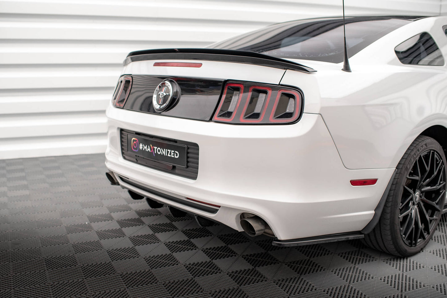 SPLITTER SUITABLE FOR VW GOLF 8 GTI GTD RLINE LOOK GLOSSY BLACK SPORTY DESIGN 