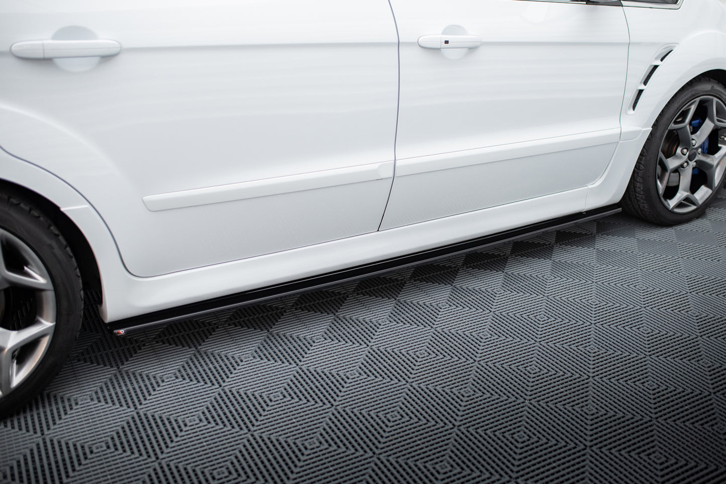 SPLITTER SUITABLE FOR VW GOLF 8 GTI GTD RLINE LOOK GLOSSY BLACK SPORTY DESIGN 