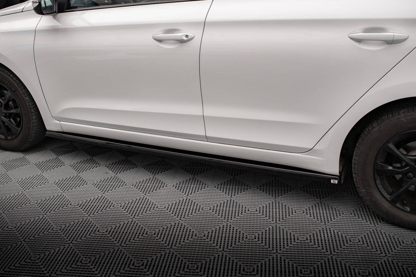 SPLITTER SUITABLE FOR VW GOLF 8 GTI GTD RLINE LOOK GLOSSY BLACK SPORTY DESIGN 