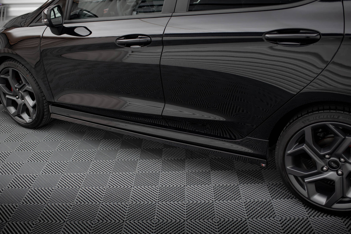 SPLITTER SUITABLE FOR VW GOLF 8 GTI GTD RLINE LOOK GLOSSY BLACK SPORTY DESIGN 