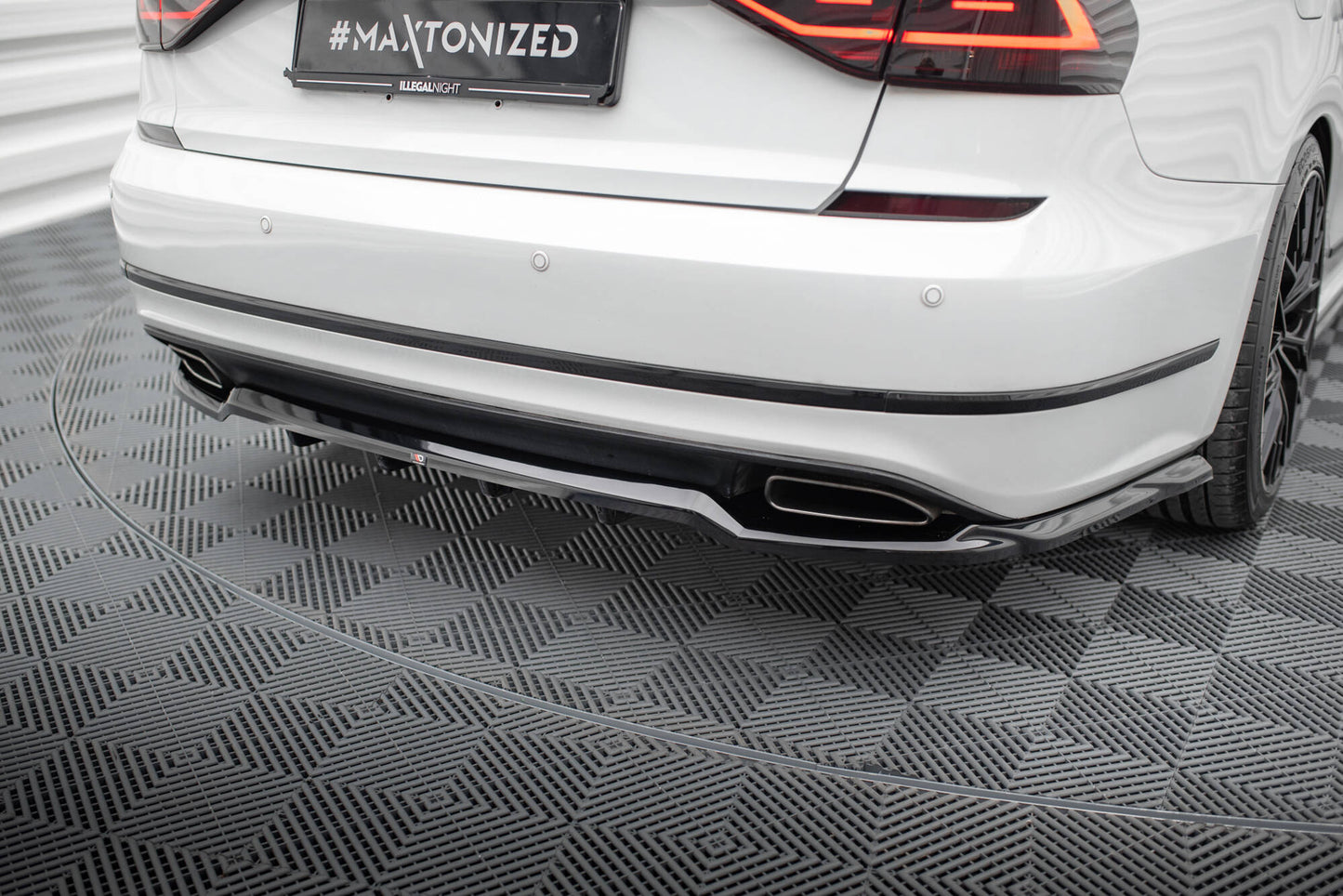 SPLITTER SUITABLE FOR VW GOLF 8 GTI GTD RLINE LOOK GLOSSY BLACK SPORTY DESIGN 