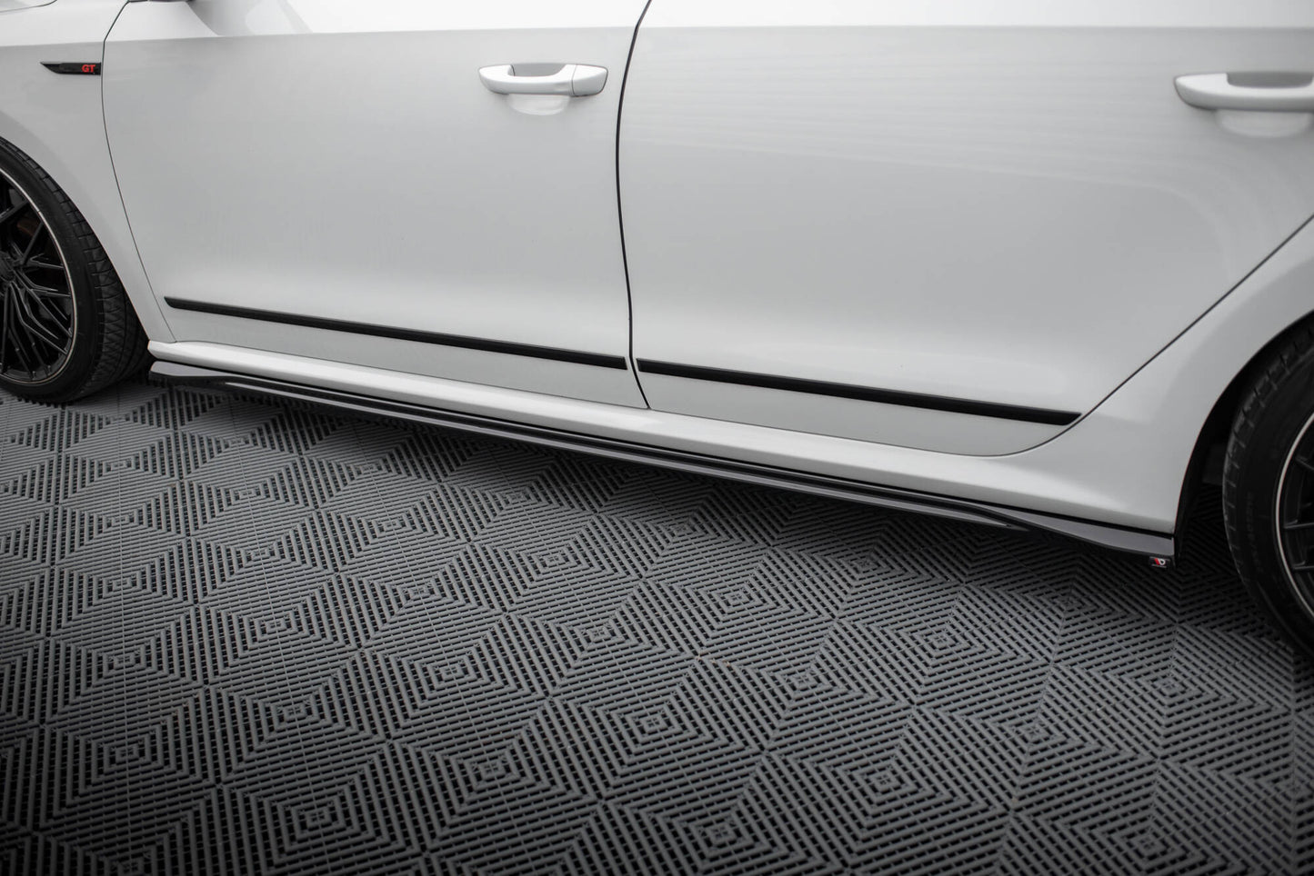 SPLITTER SUITABLE FOR VW GOLF 8 GTI GTD RLINE LOOK GLOSSY BLACK SPORTY DESIGN 