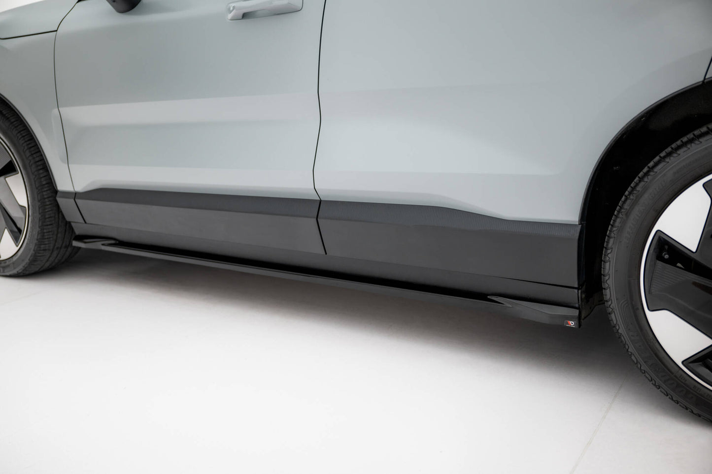 SPLITTER SUITABLE FOR VW GOLF 8 GTI GTD RLINE LOOK GLOSSY BLACK SPORTY DESIGN 